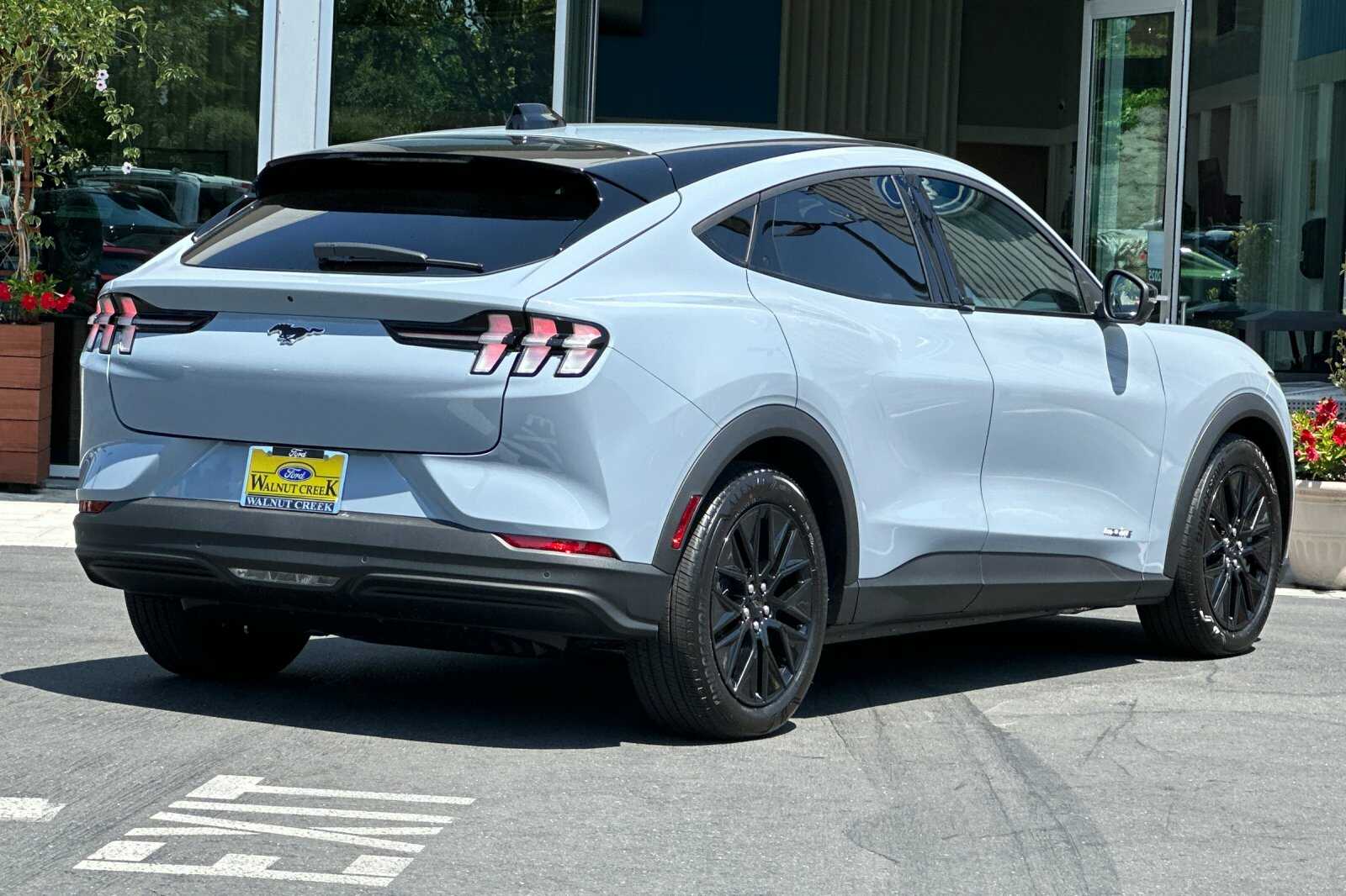 2025 Ford Mustang Mach-E Select photo 4