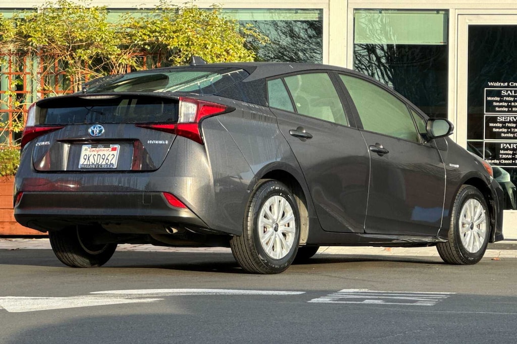 Certified 2022 Toyota Prius L HATCHBACK