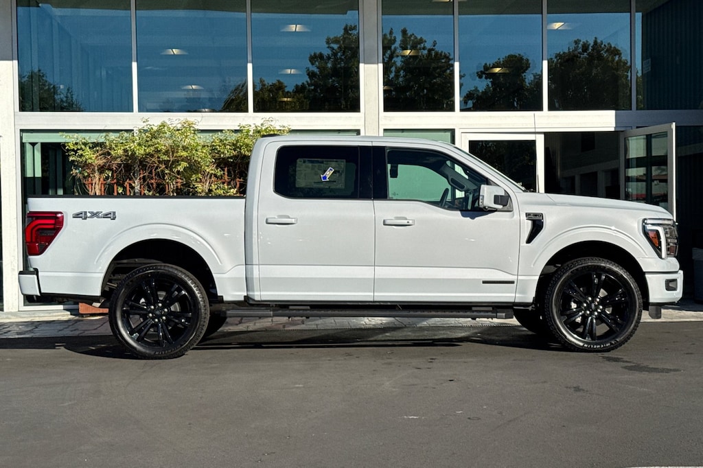 New 2025 Ford F-150 Lariat TRUCK