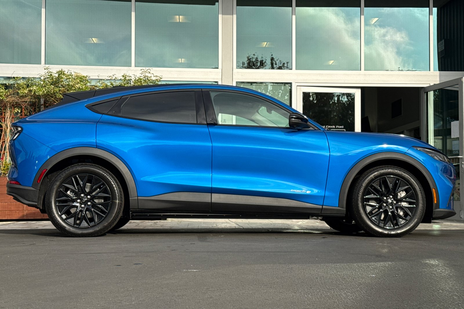 2025 Ford Mustang Mach-E Select photo 3