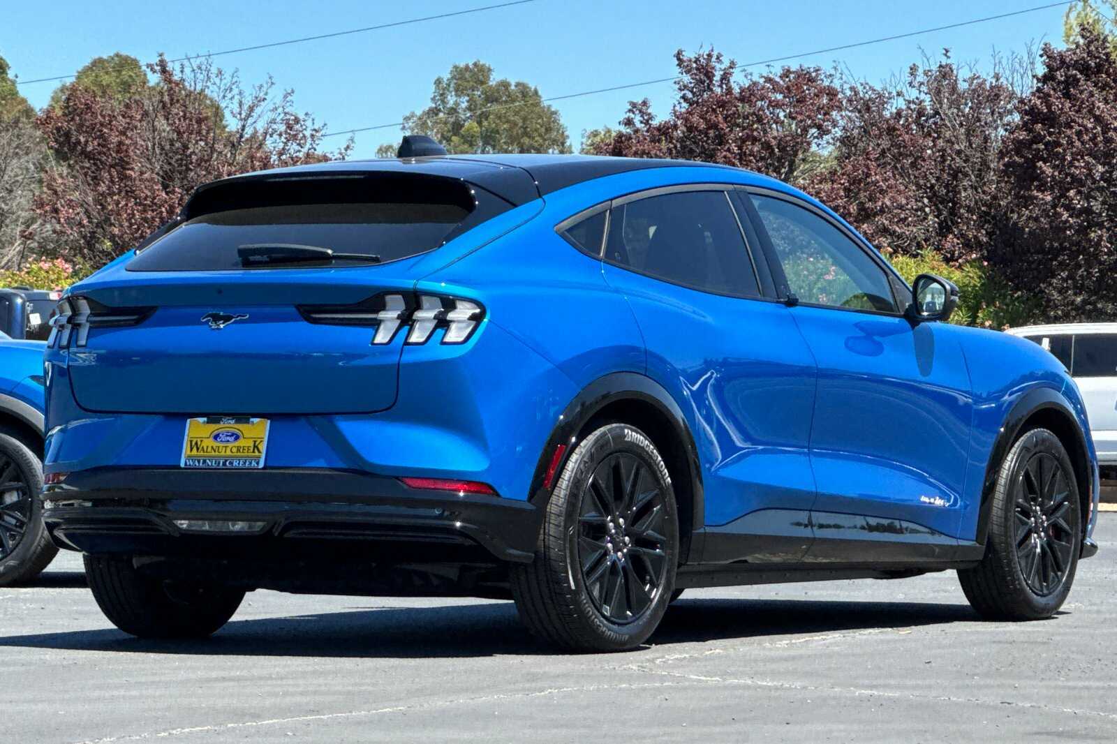 2025 Ford Mustang Mach-E Premium photo 4