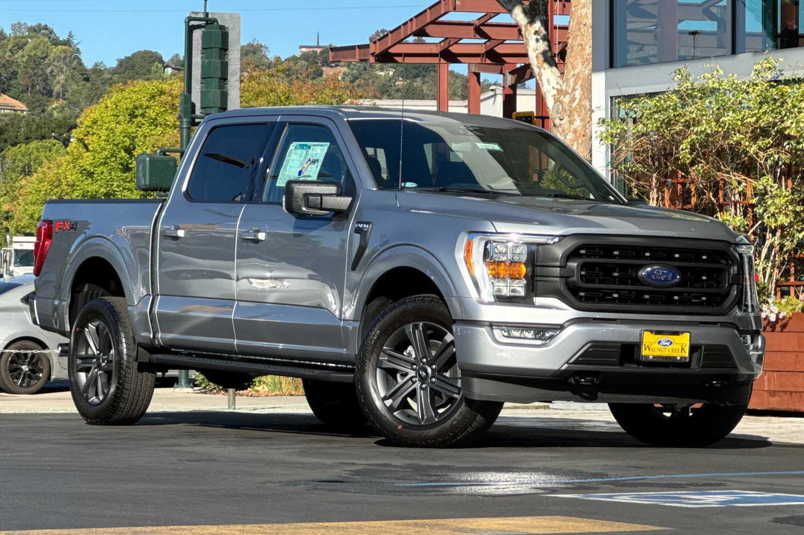 2023 Ford F-150 XLT photo 2