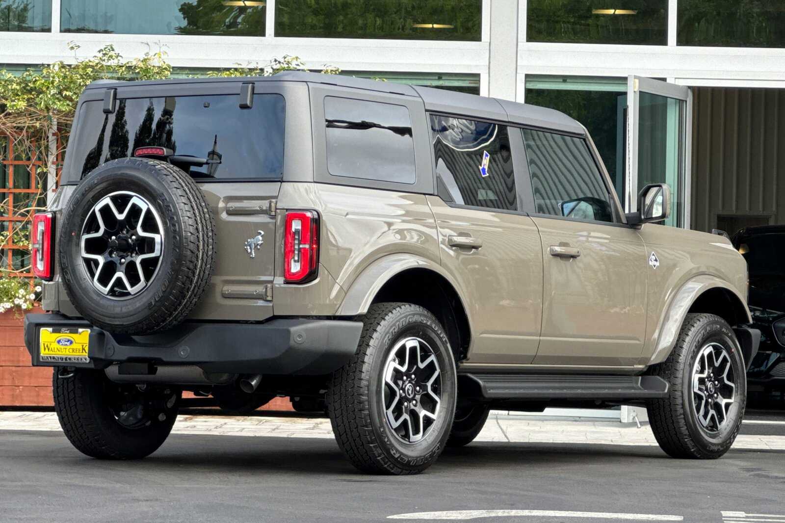 2025 Ford Bronco Outer Banks photo 4