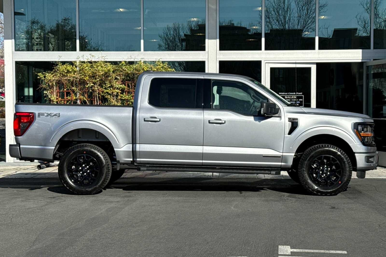 2025 Ford F-150 XLT photo 3