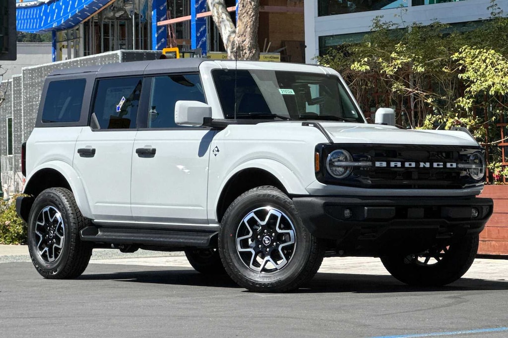 New 2026 Ford Bronco Outer Banks SUV