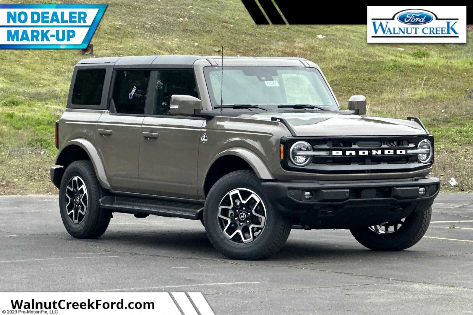2025 Ford Bronco 4-Door Outer Banks's photo