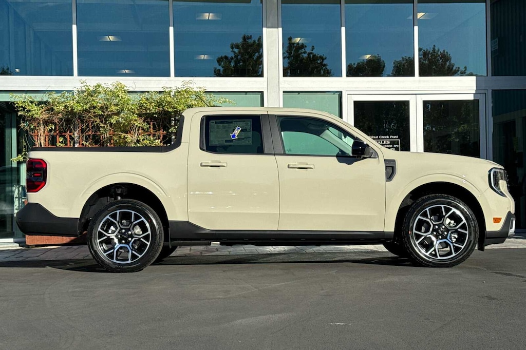 New 2025 Ford Maverick Lariat TRUCK