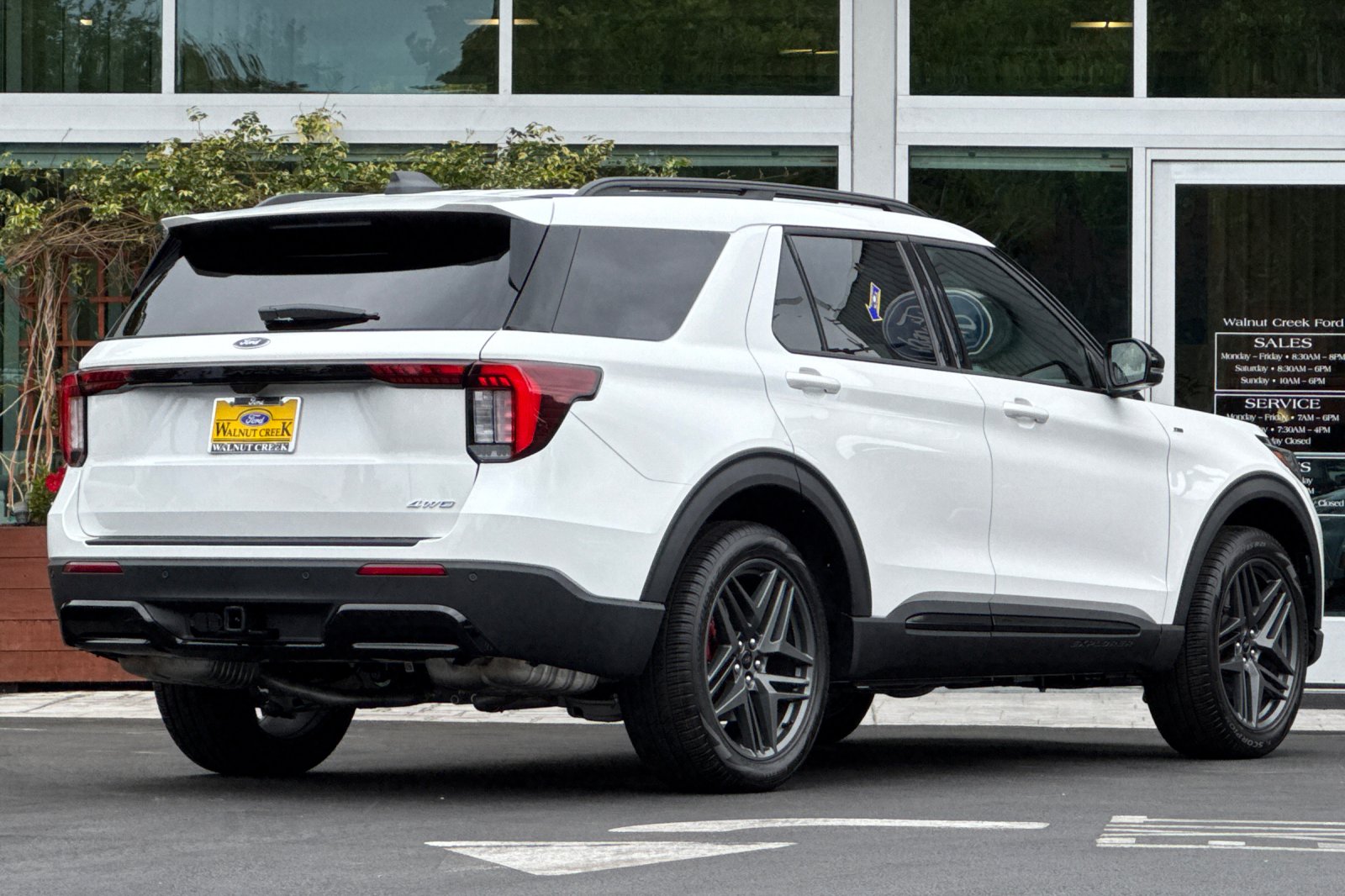 2025 Ford Explorer ST-Line photo 3