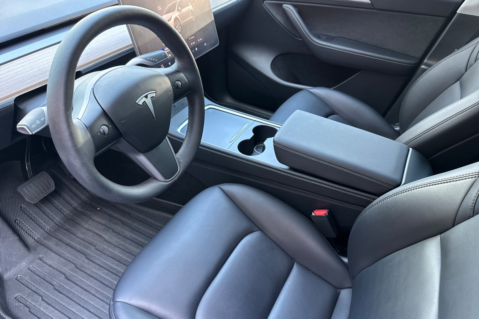 2024 Tesla Model Y Long Range 4D Sport Utility photo 6