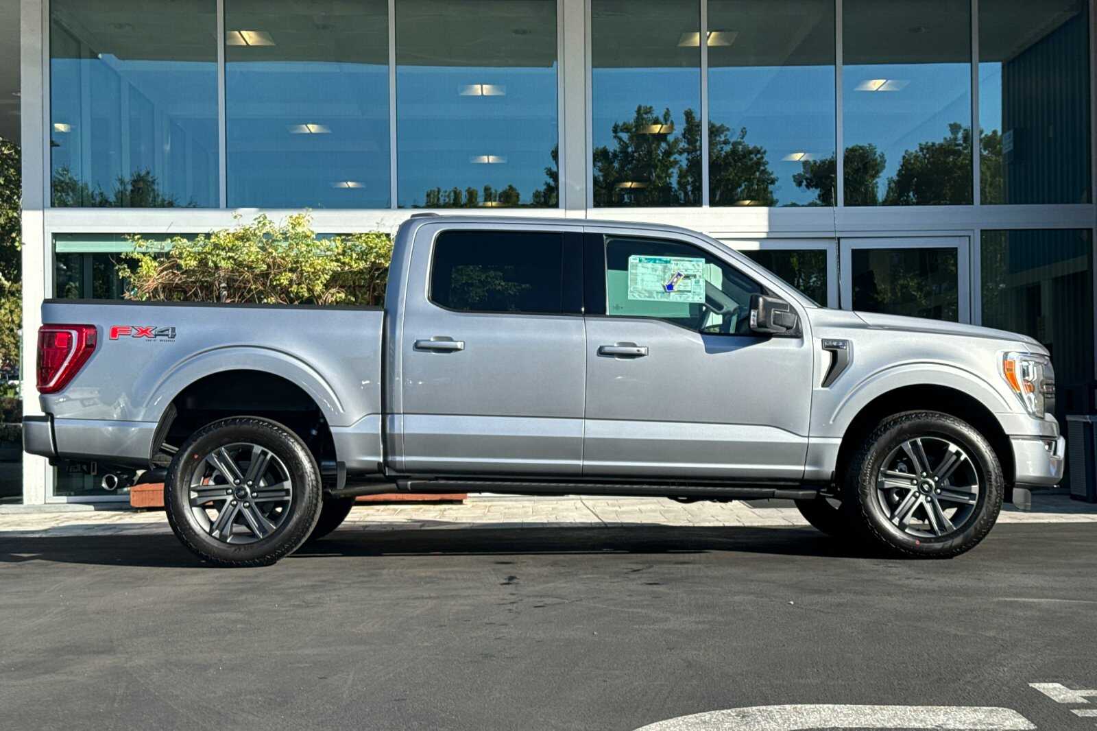 2023 Ford F-150 XLT photo 3