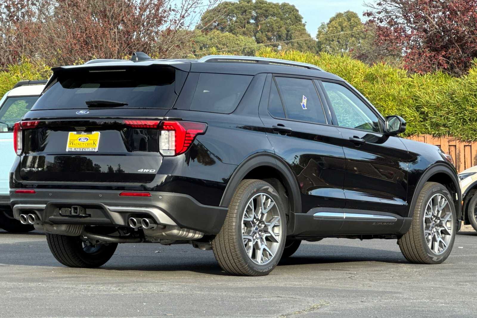 2025 Ford Explorer Platinum photo 4