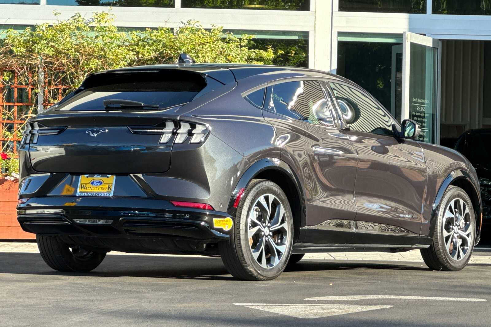 2022 Ford Mustang Mach 1 Premium photo 4