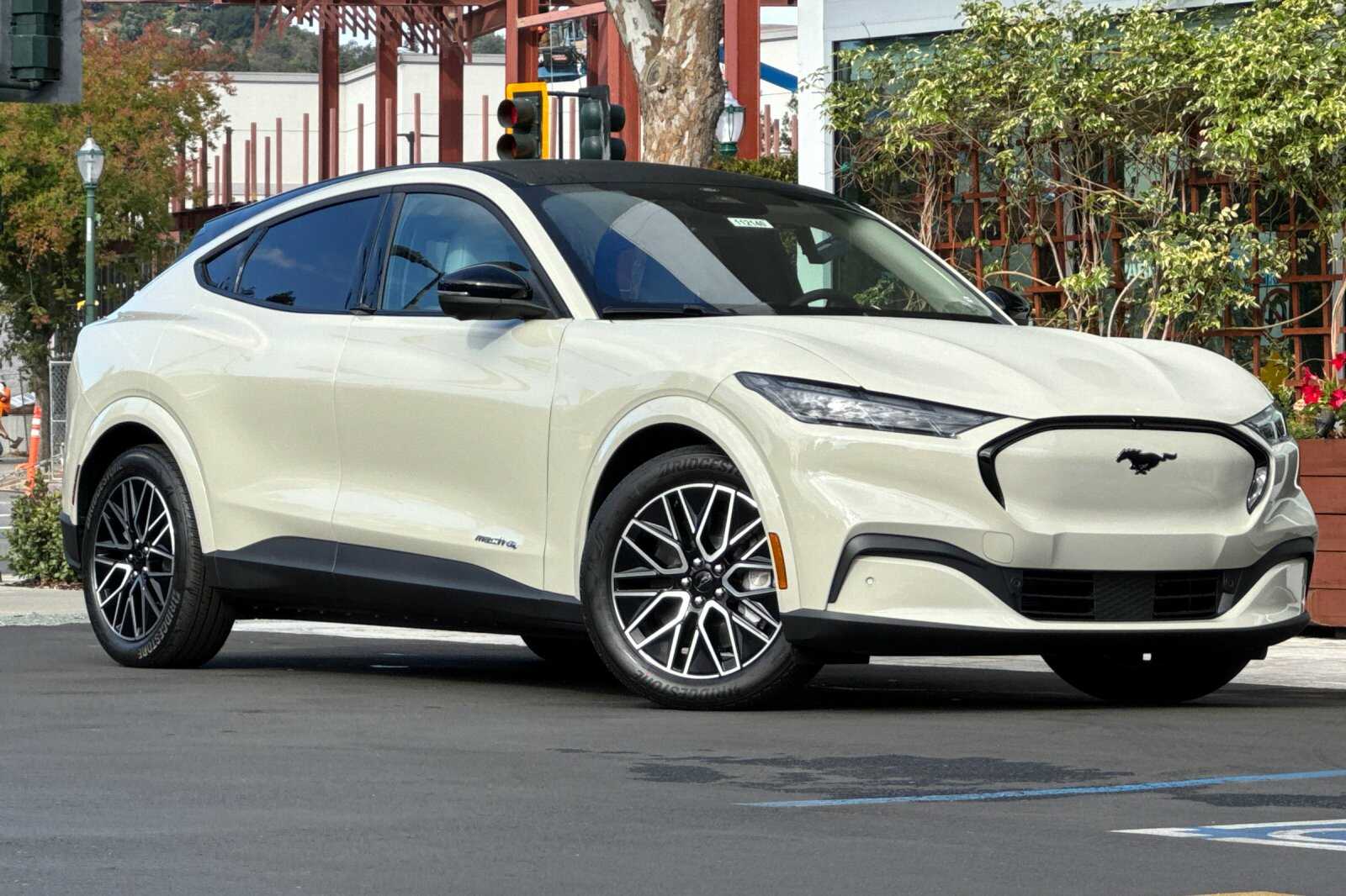 2025 Ford Mustang Mach-E Premium photo 2