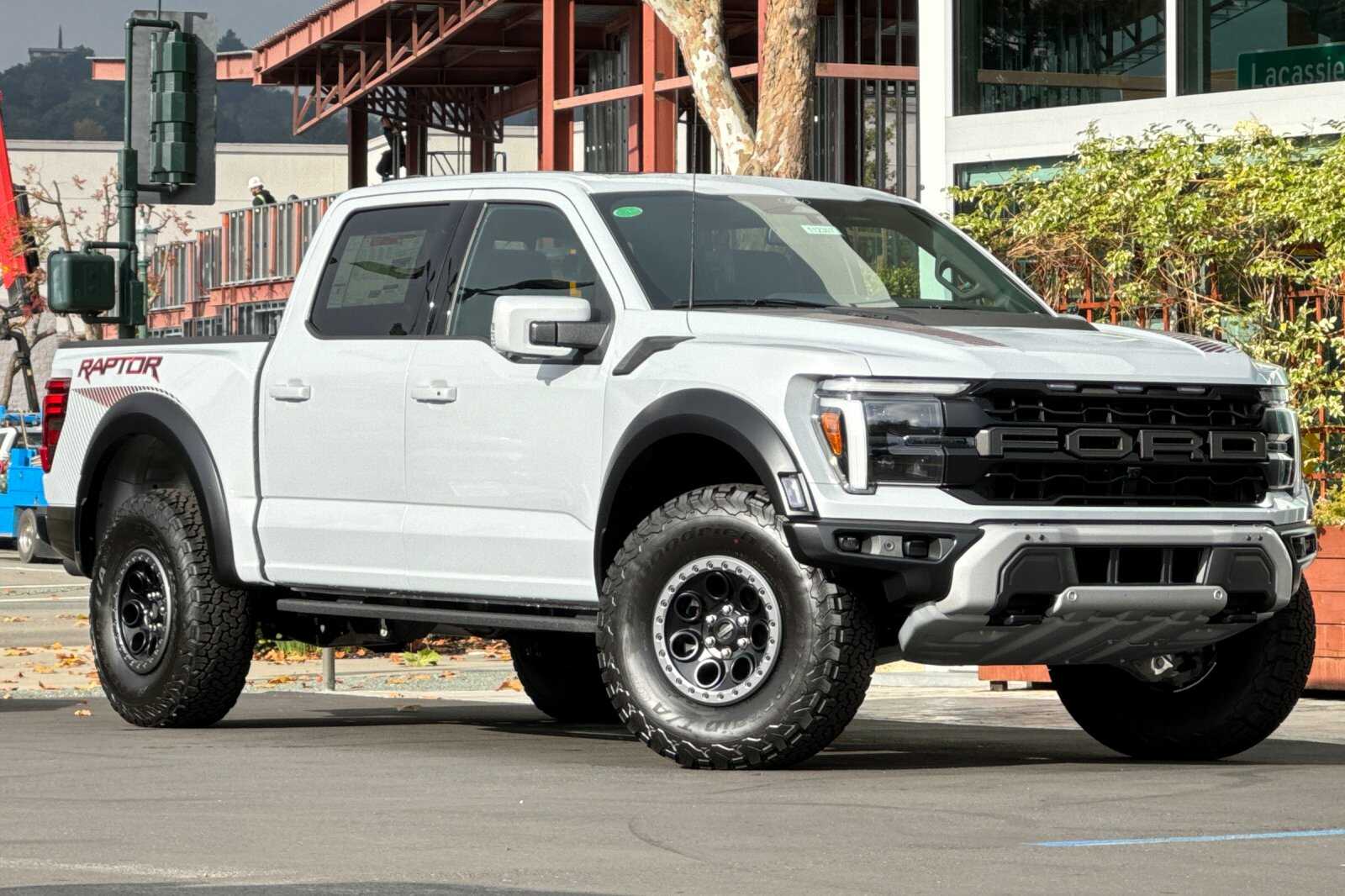 2025 Ford F-150 Raptor photo 2