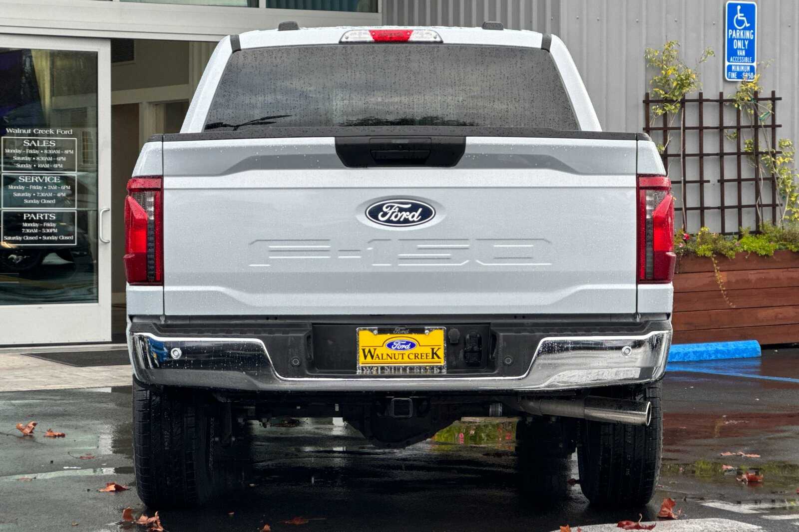 2025 Ford F-150 XLT 4D Supercrew photo 5