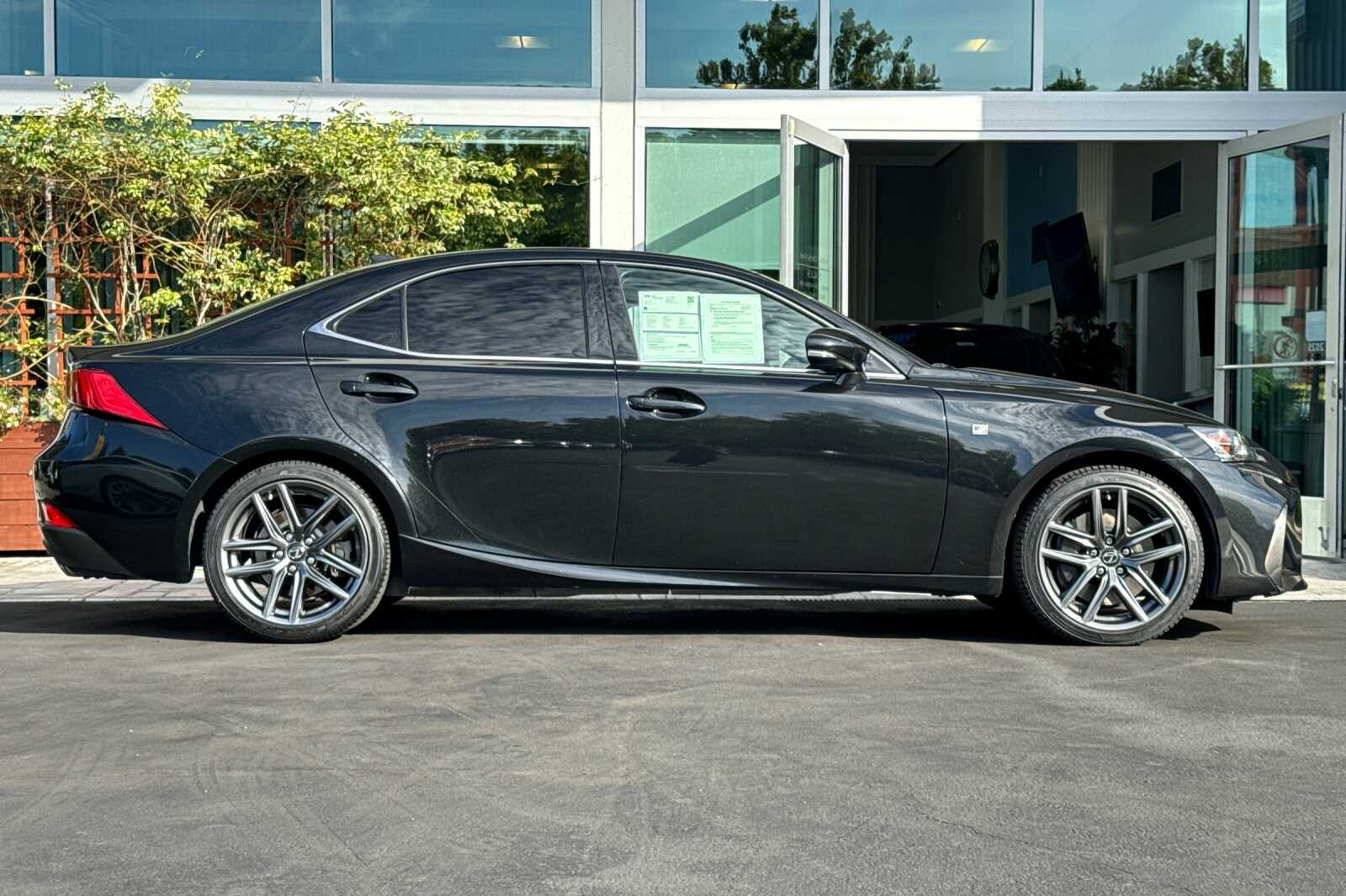 2018 Lexus IS 300 photo 3