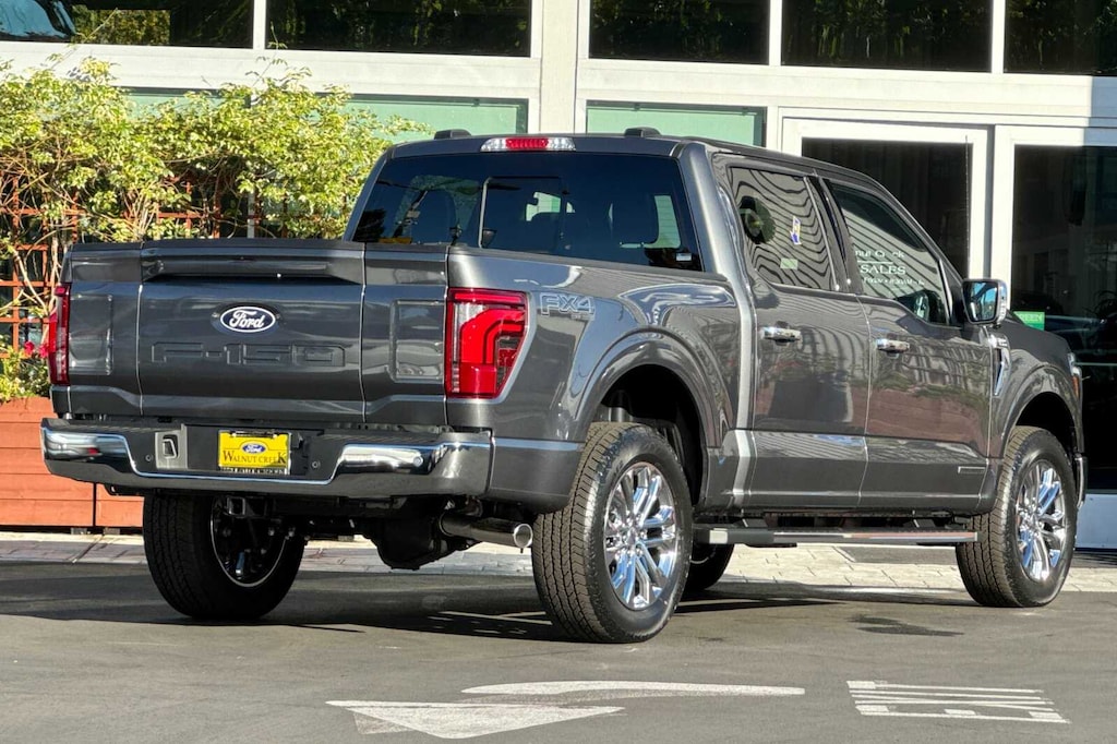 New 2025 Ford F-150 Lariat TRUCK