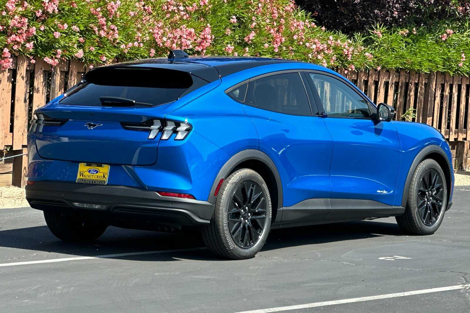 2025 Ford Mustang Mach-E Select photo 4