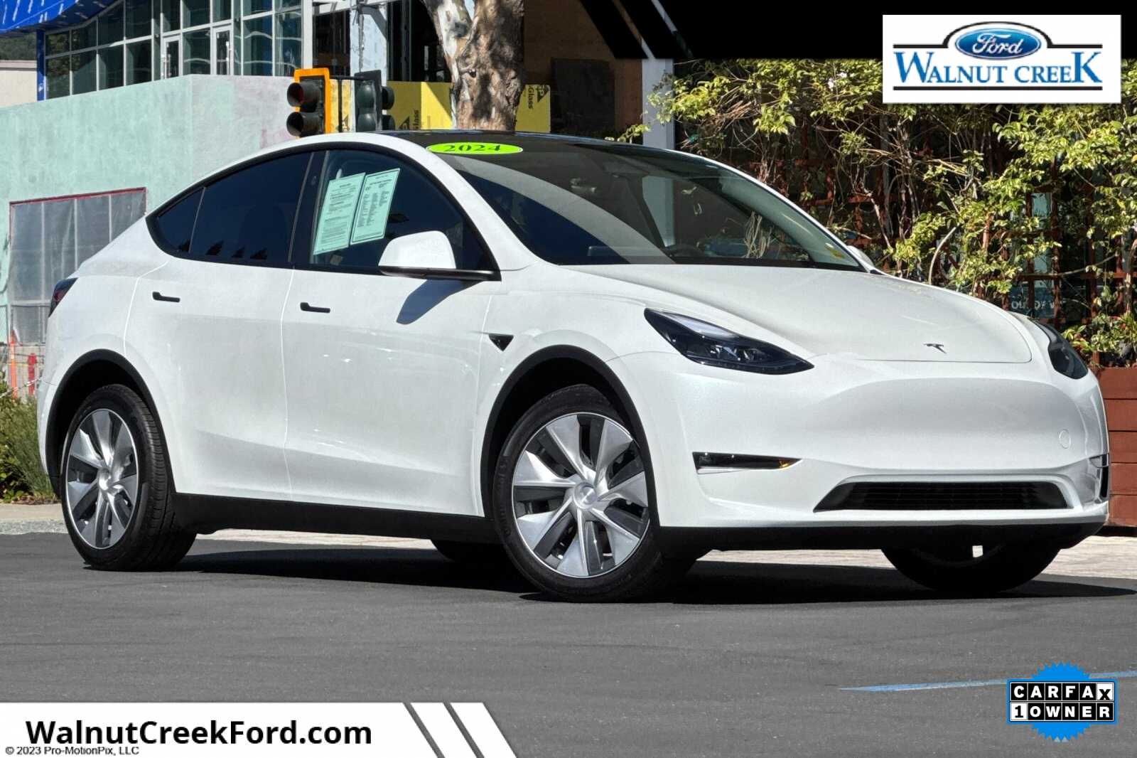 2024 Tesla Model Y Long Range 4D Sport Utility photo 1