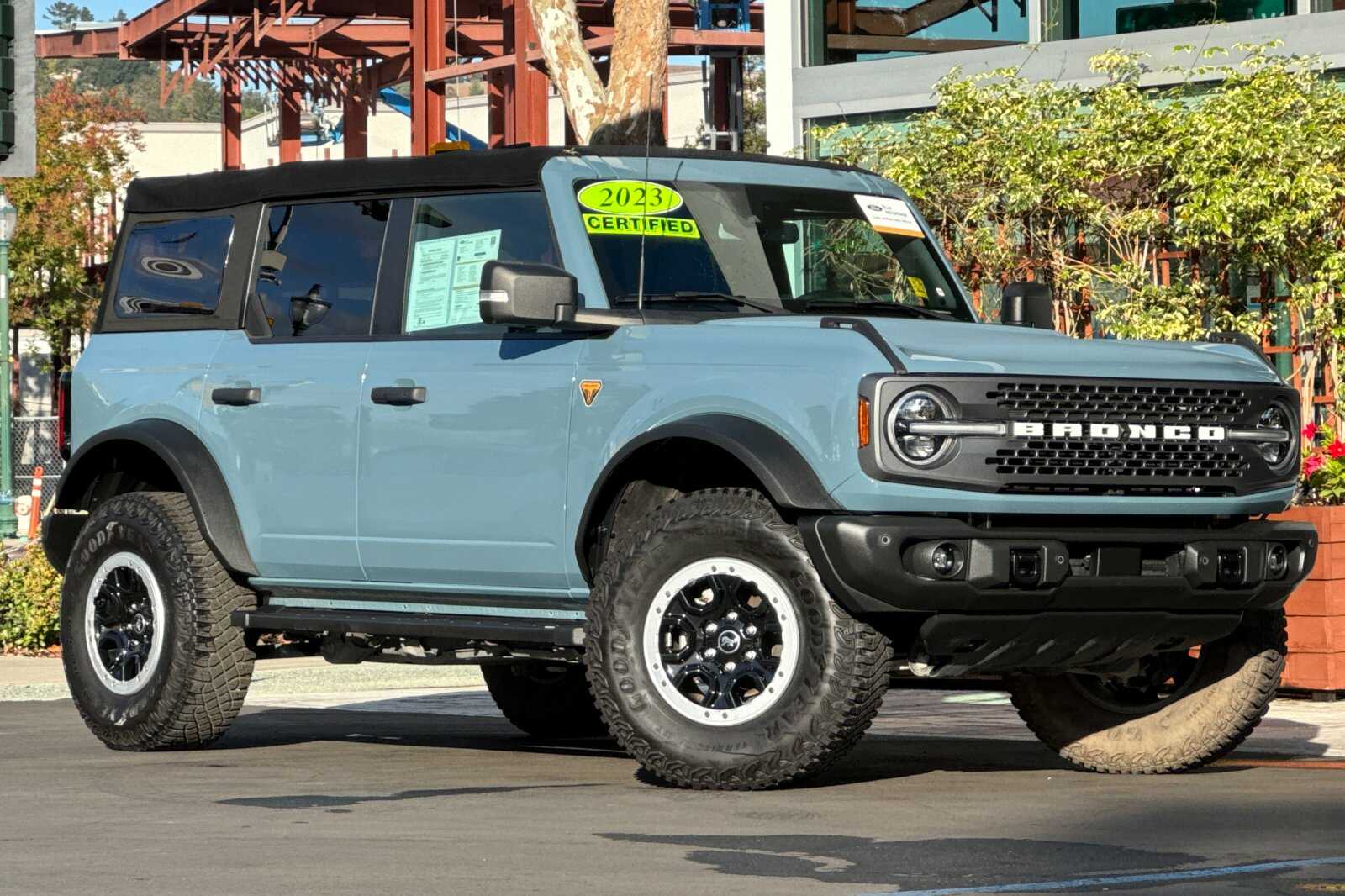 2023 Ford Bronco Badlands photo 2