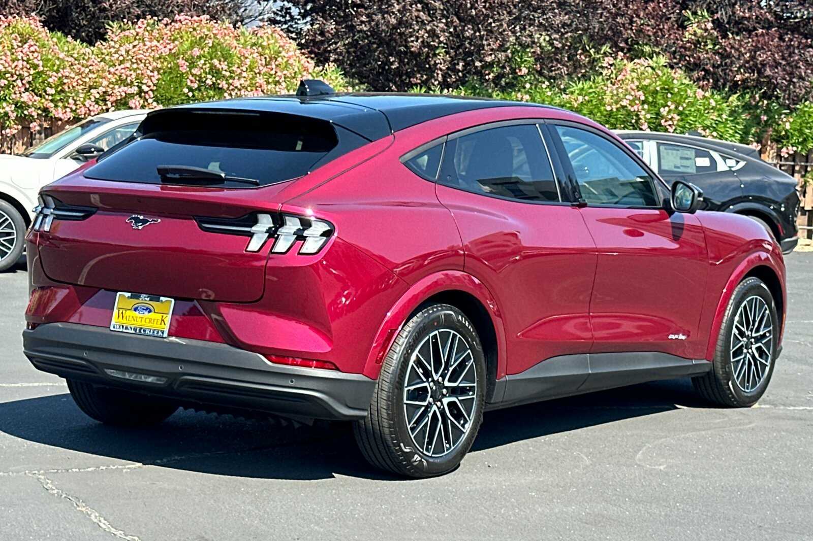2025 Ford Mustang Mach-E Premium photo 3
