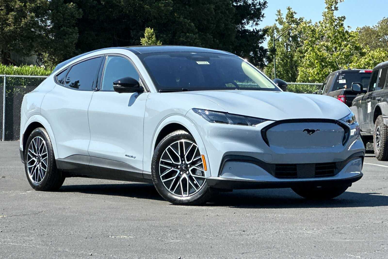 2025 Ford Mustang Mach-E Premium photo 2