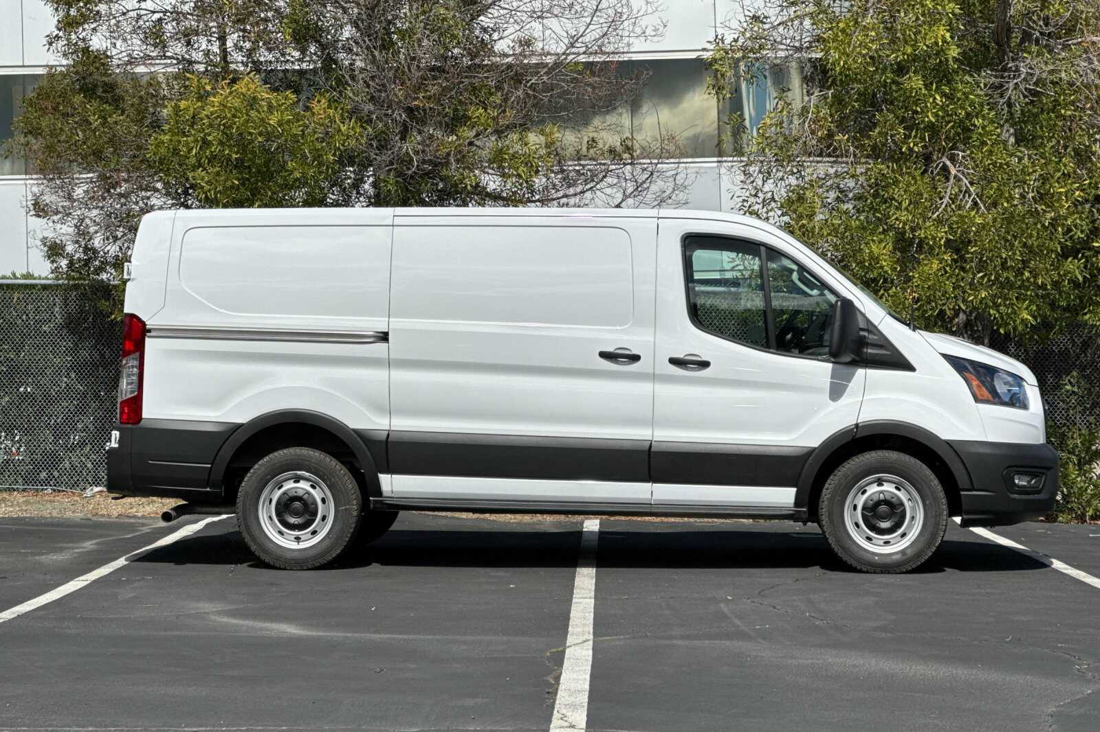 2025 Ford Transit photo 3