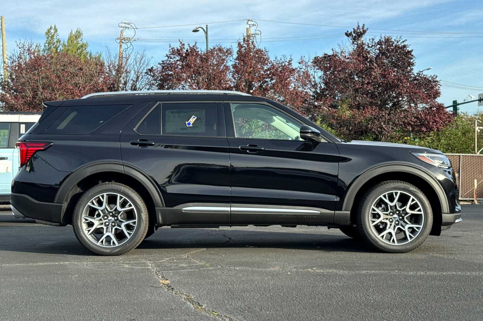 2025 Ford Explorer Platinum photo 3