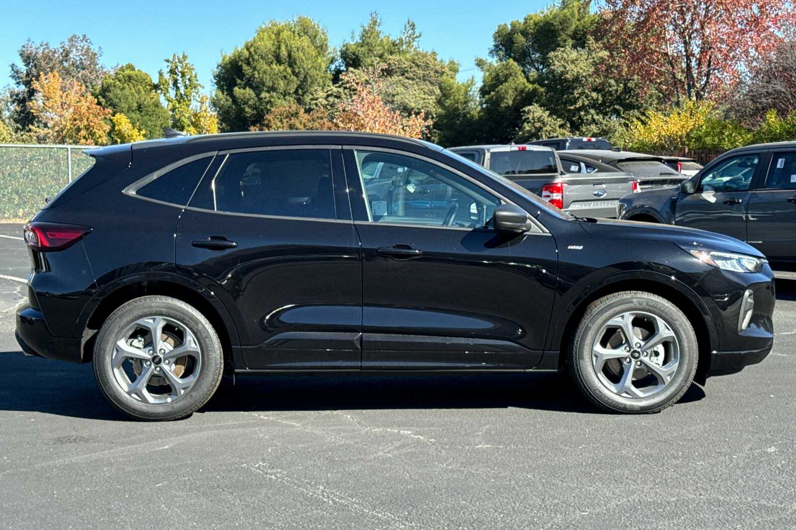 2024 Ford Escape ST-Line photo 3