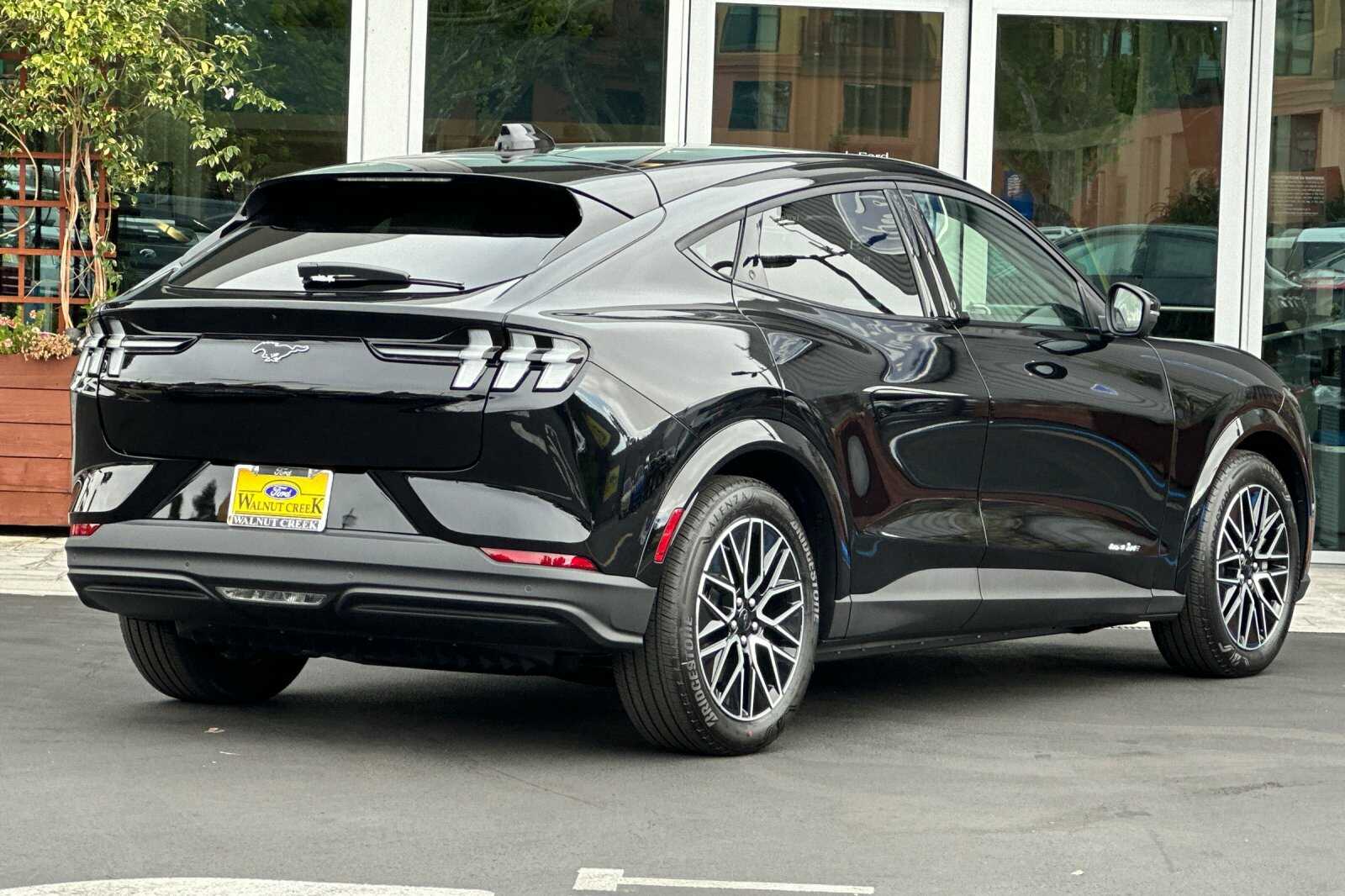 2025 Ford Mustang Mach-E Premium photo 4