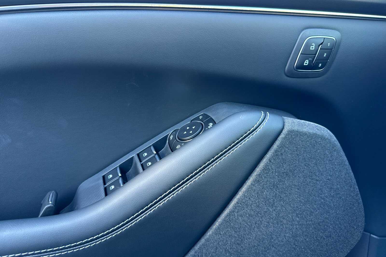 2025 Ford Mustang Mach-E Premium - Photo 8