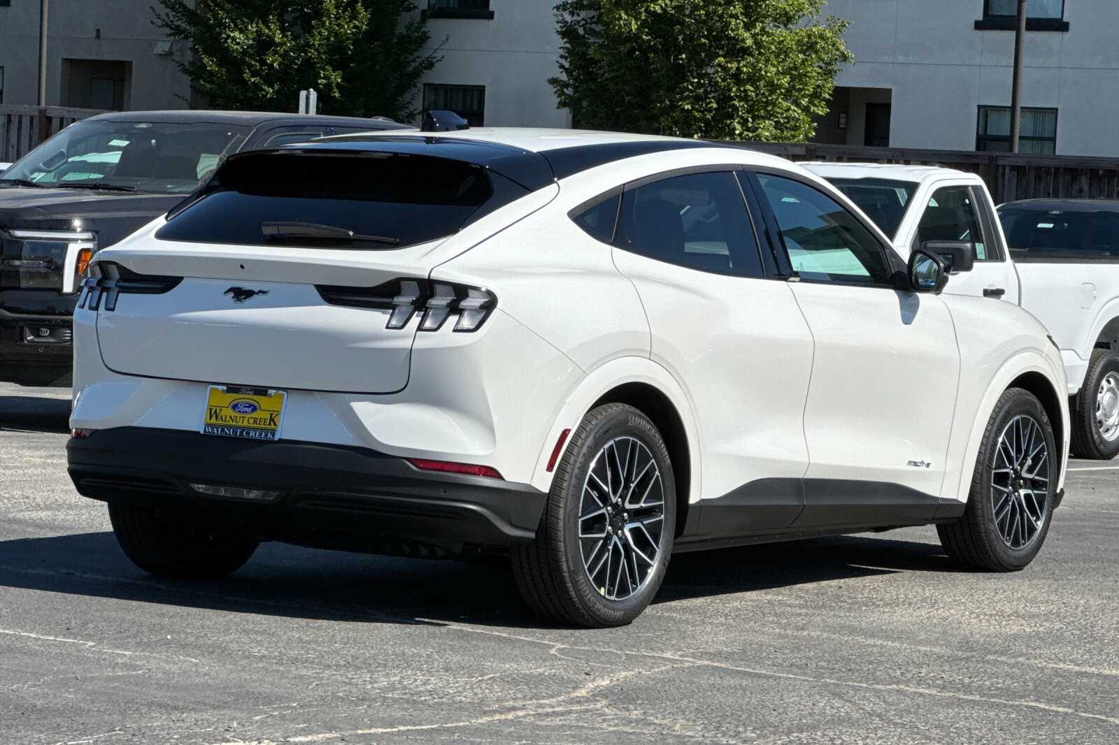 2025 Ford Mustang Mach-E Premium photo 4