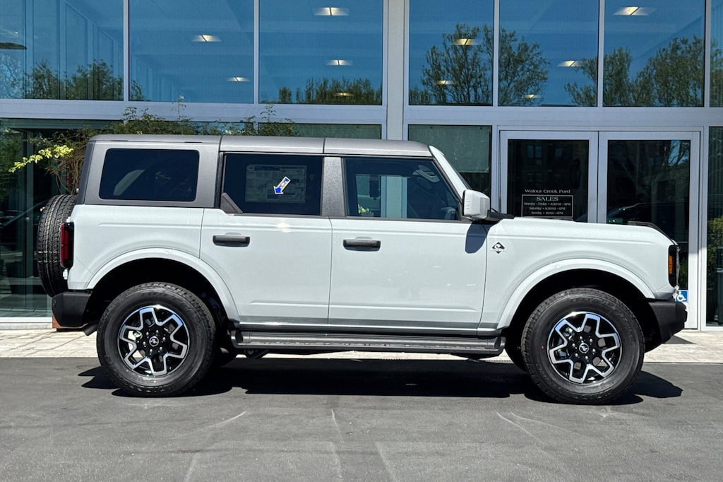 New 2026 Ford Bronco Outer Banks SUV