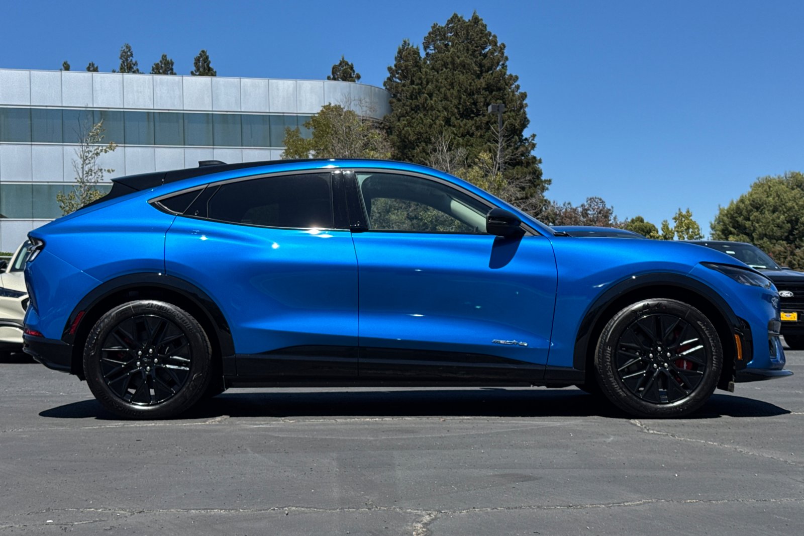 2025 Ford Mustang Mach-E Premium photo 3