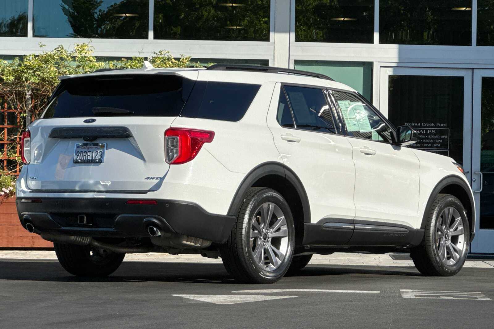 2022 Ford Explorer XLT photo 2