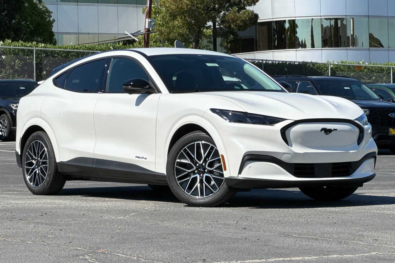2025 Ford Mustang Mach-E Premium photo 2