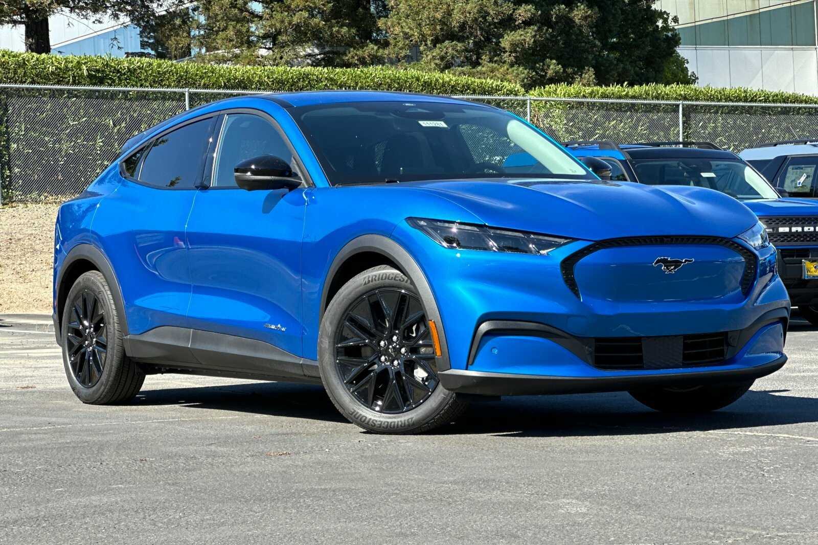 2025 Ford Mustang Mach-E Select photo 2