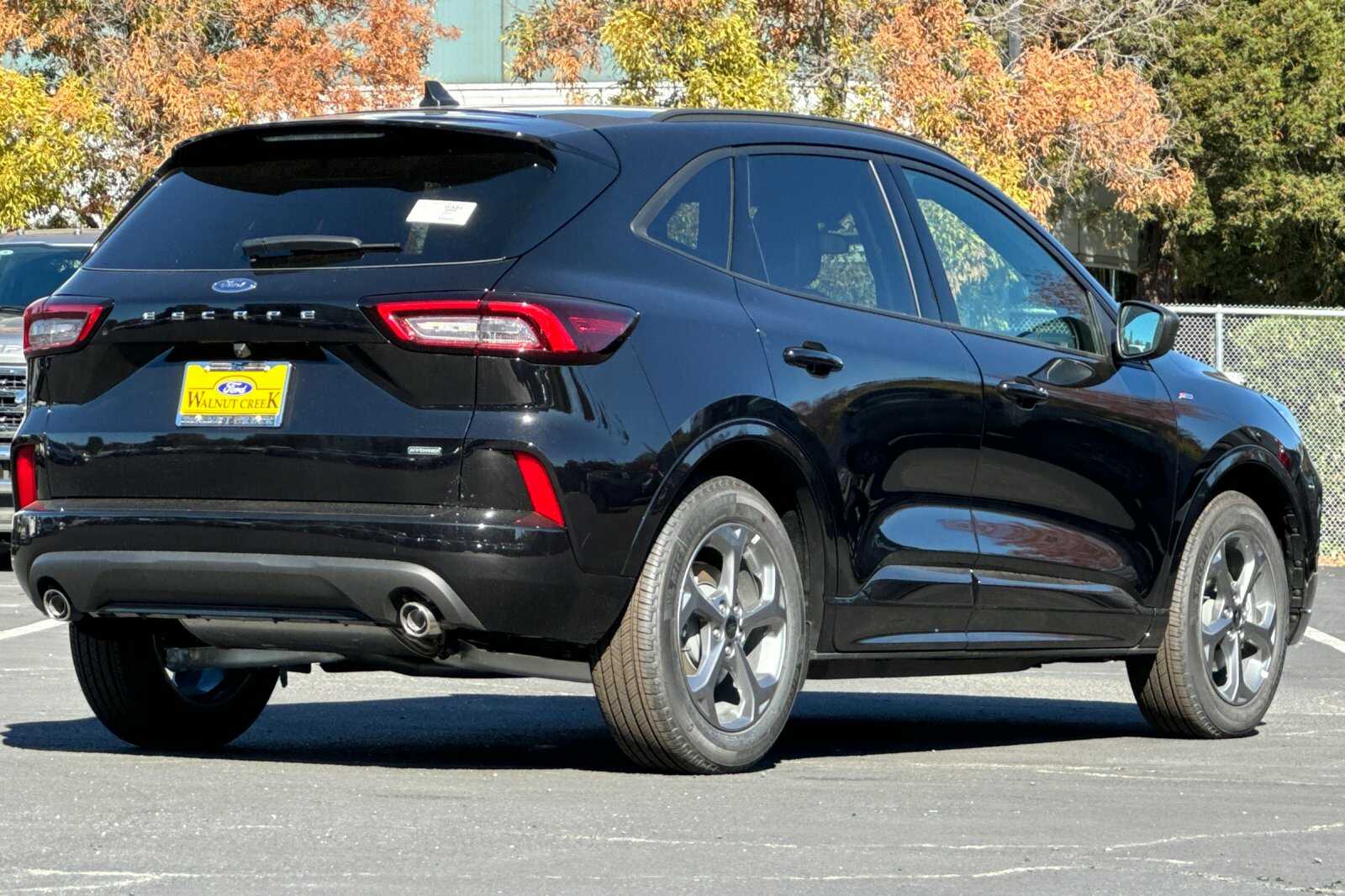 2024 Ford Escape ST-Line photo 4