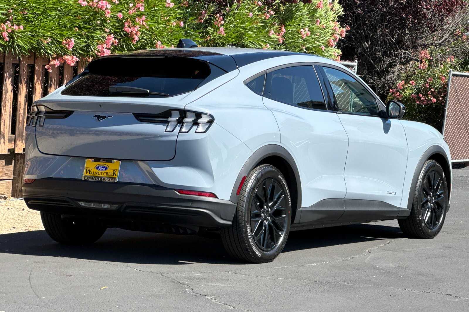 2025 Ford Mustang Mach-E Select photo 2