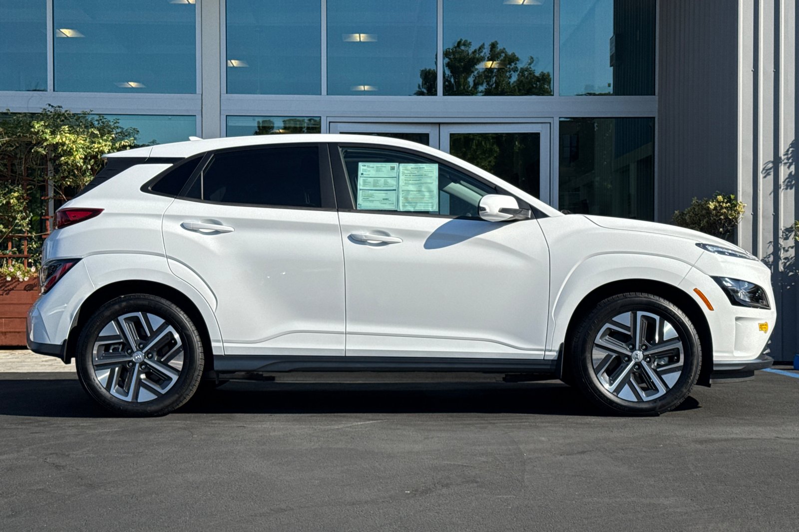 2022 Hyundai Kona SEL photo 3