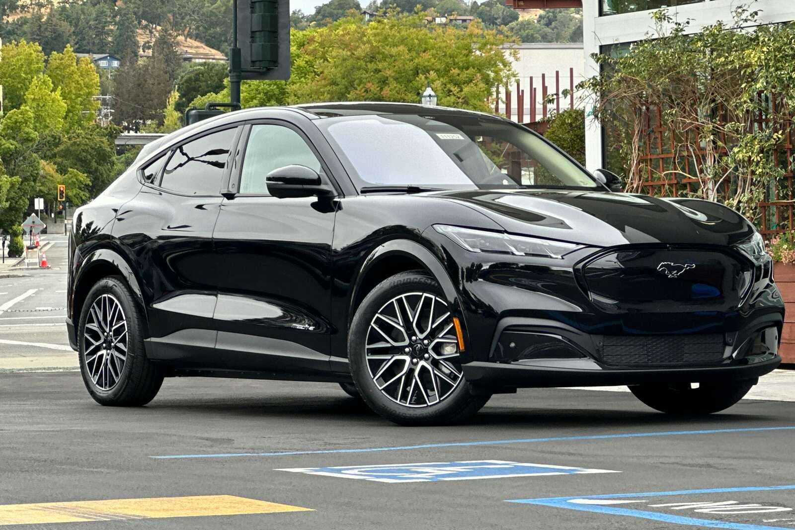 2025 Ford Mustang Mach-E Premium photo 2