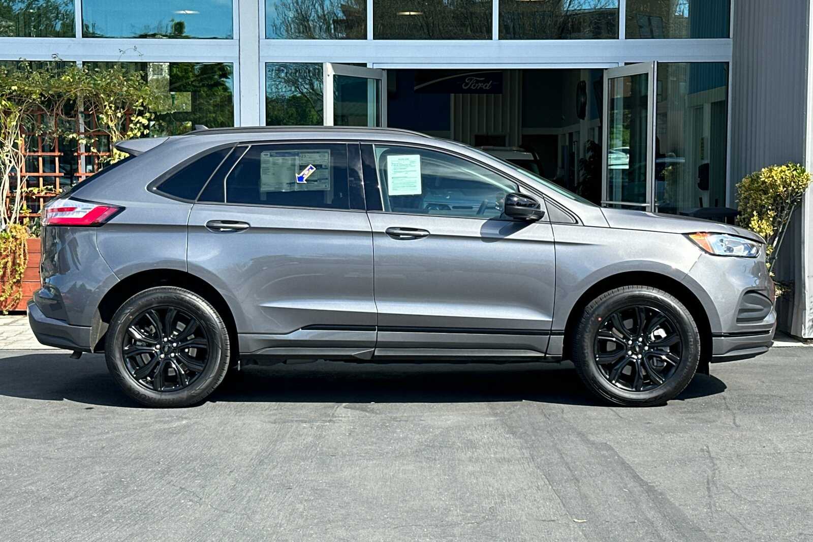 2024 Ford Edge SE photo 3