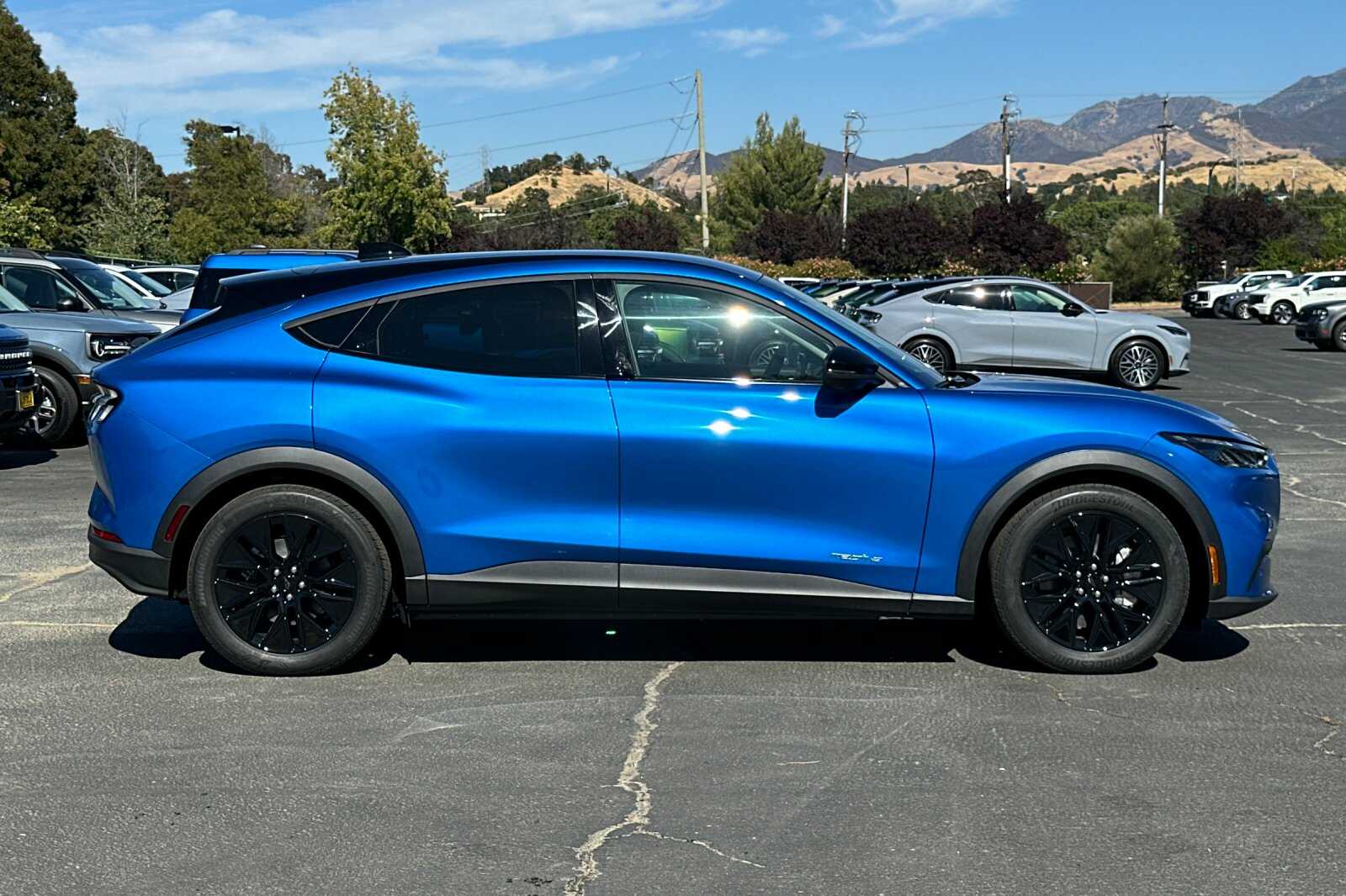 2025 Ford Mustang Mach-E Select photo 3