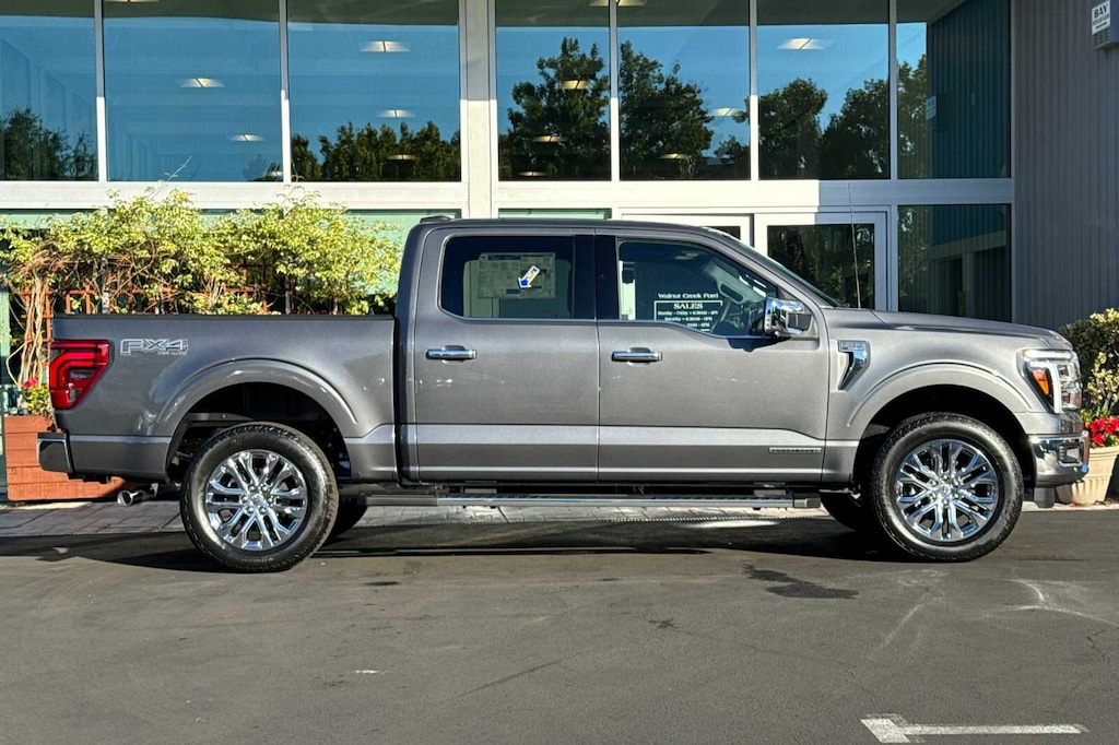 New 2025 Ford F-150 Lariat TRUCK