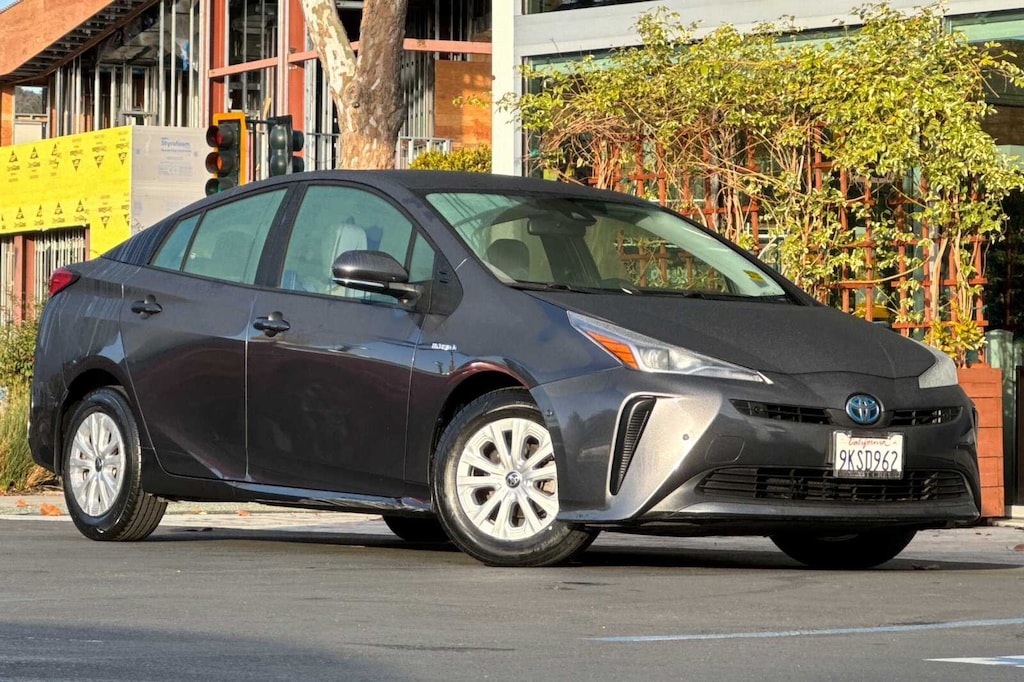 Certified 2022 Toyota Prius L HATCHBACK