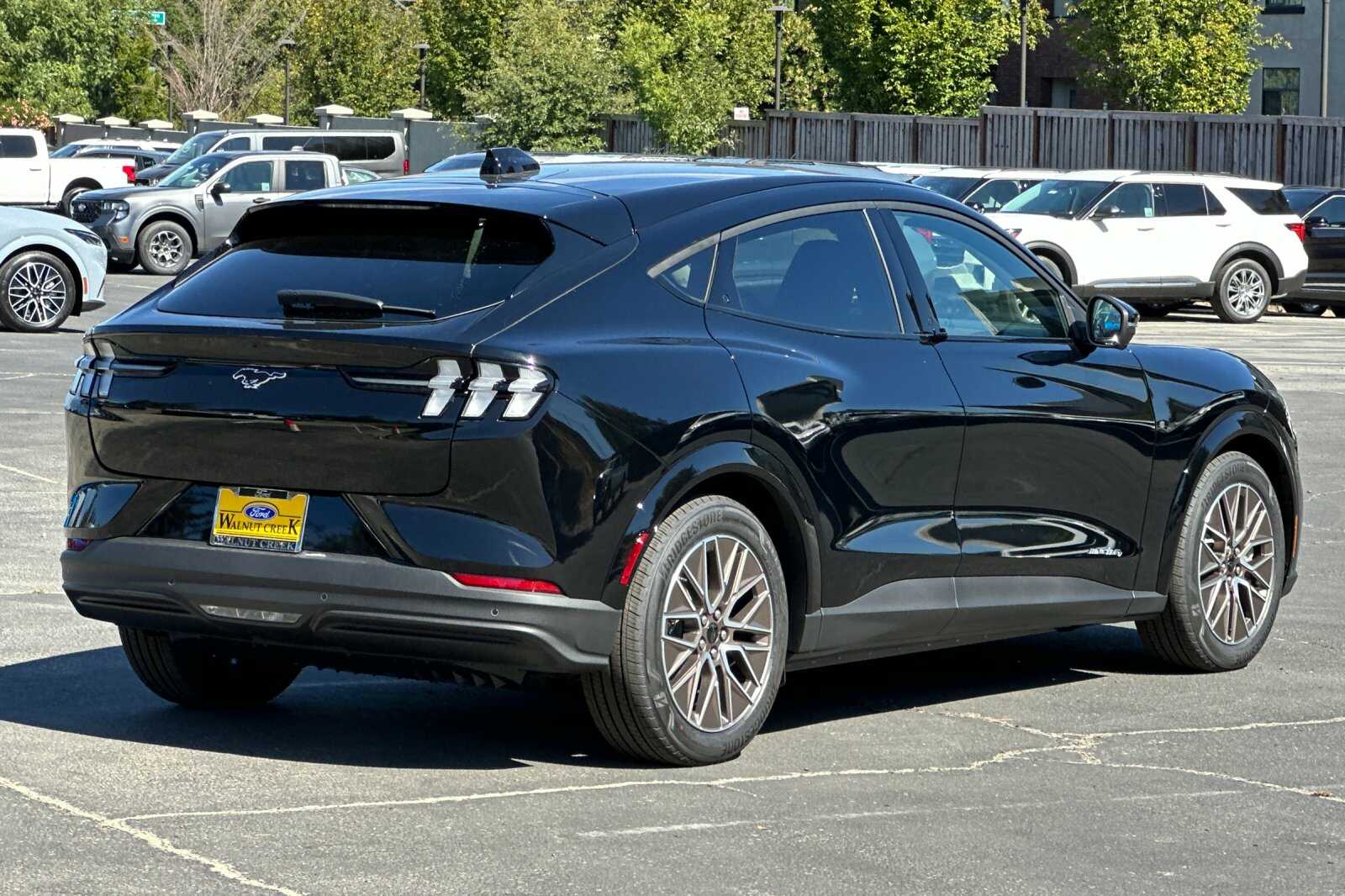 2025 Ford Mustang Mach-E Premium photo 4