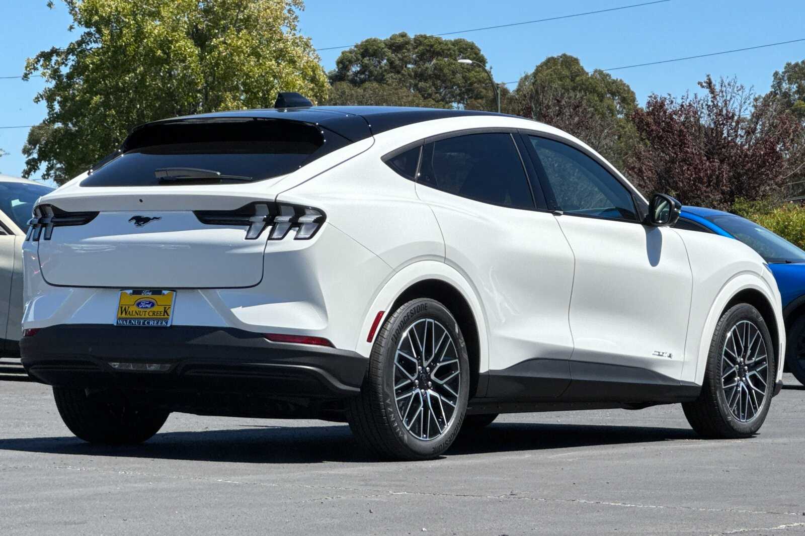 2025 Ford Mustang Mach-E Premium photo 4