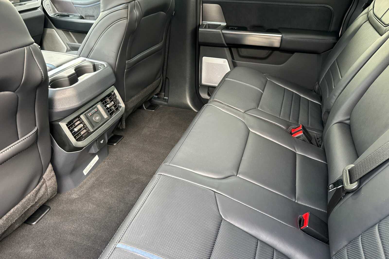 2026 Ford F-250 Super Duty Platinum - Photo 9
