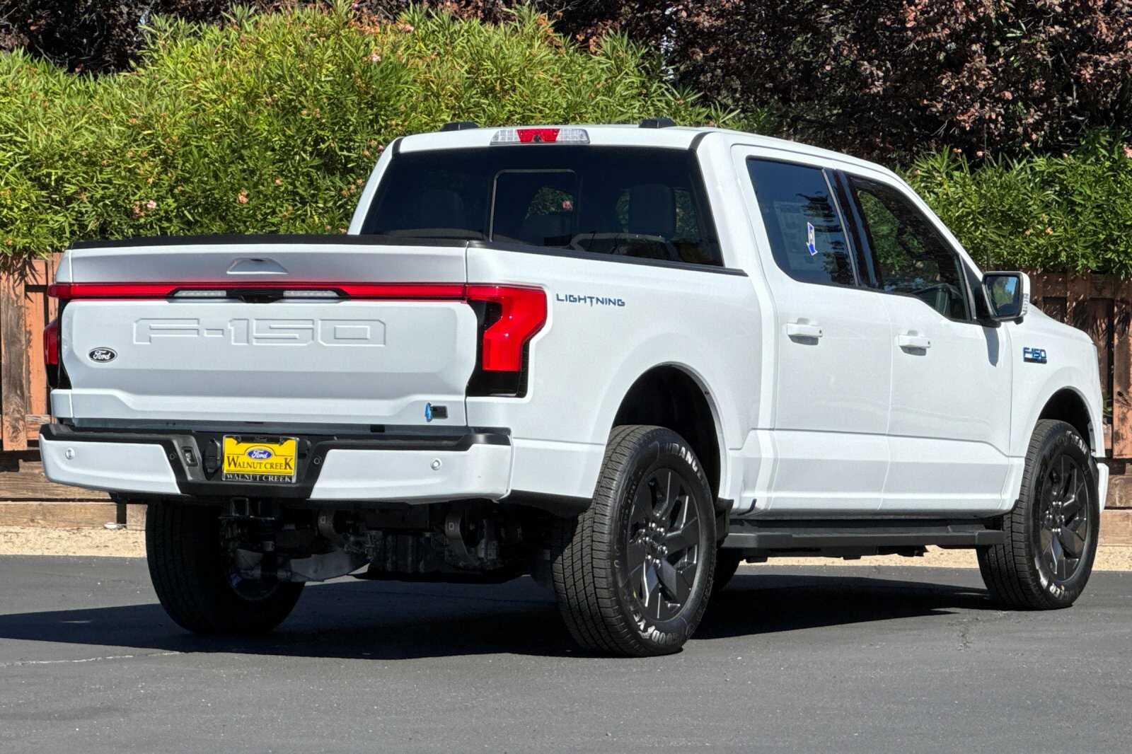 2025 Ford F-150 Lightning Lariat photo 4