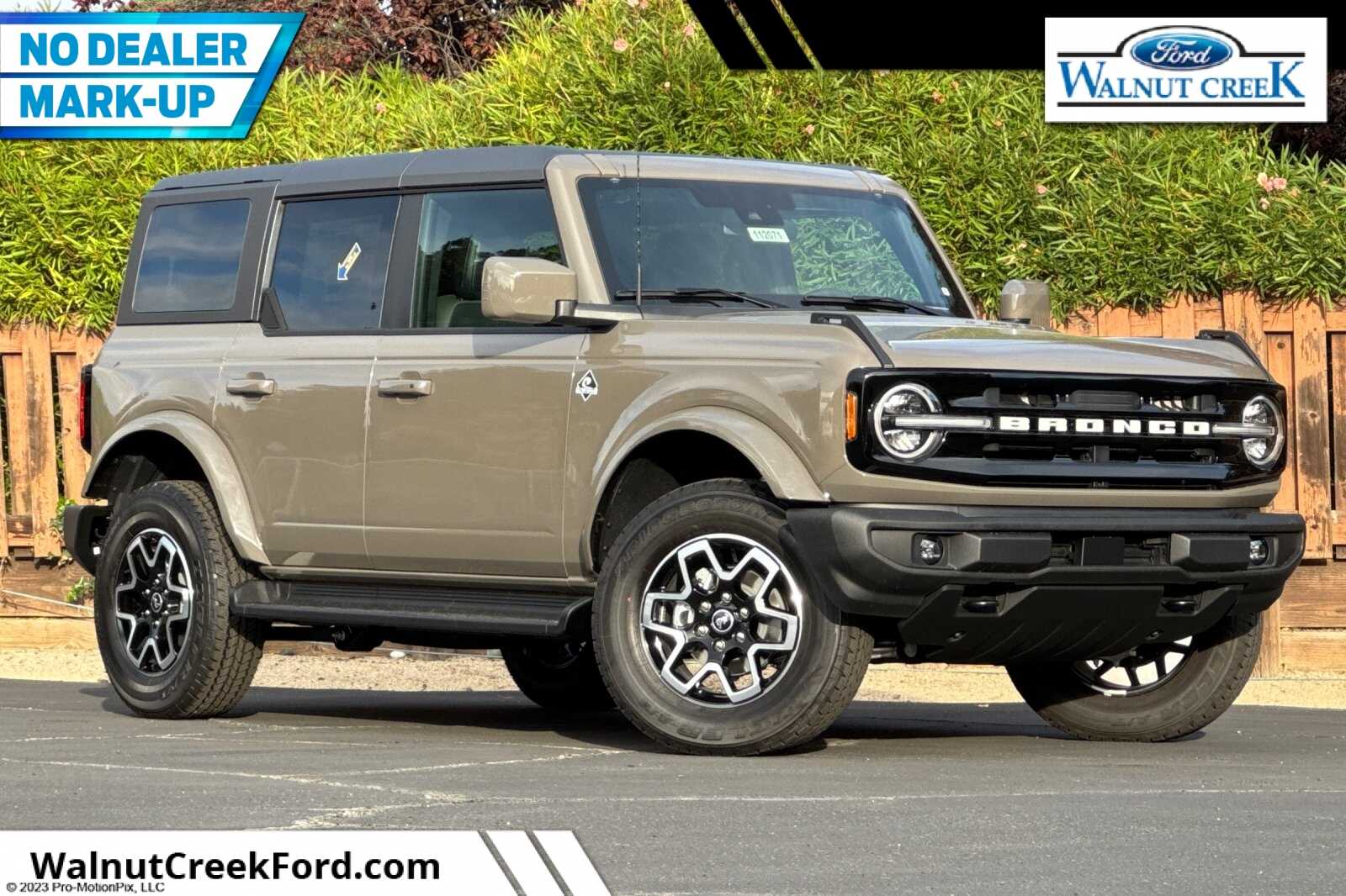 2025 Ford Bronco 4-Door Outer Banks's photo